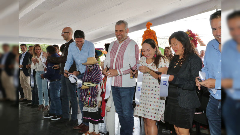 Inaugura Bedolla XII Feria Nacional de la Catrina de Capula