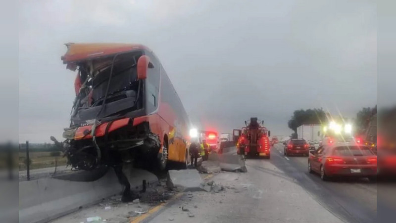 Choque deja dos muertos y 20 lesionados en la autopista Puebla-Orizaba 