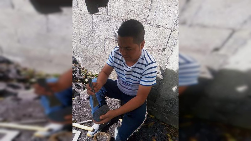 Docente de UIIM, primer artesano michoacano en obtener una beca Fonca