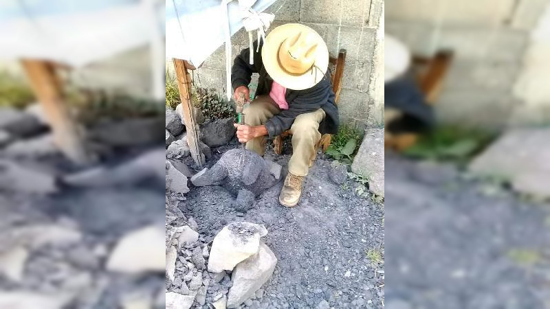 Docente de UIIM, primer artesano michoacano en obtener una beca Fonca