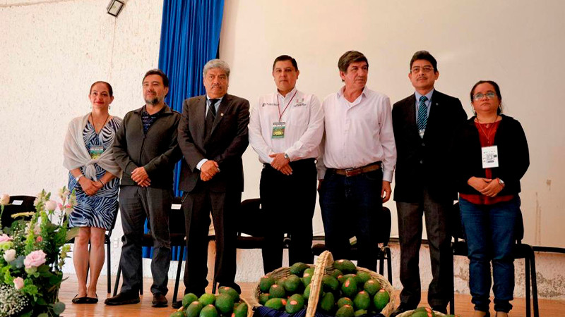 Inaugura Nacho Campos 2do Congreso Mexicano del Aguacate