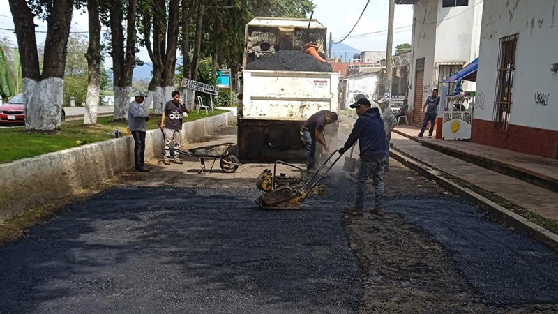 Realiza SCOP mantenimiento en cinco caminos en ribera del lago de Pátzcuaro