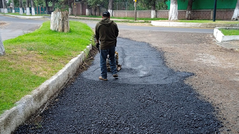 Realiza SCOP mantenimiento en cinco caminos en ribera del lago de Pátzcuaro