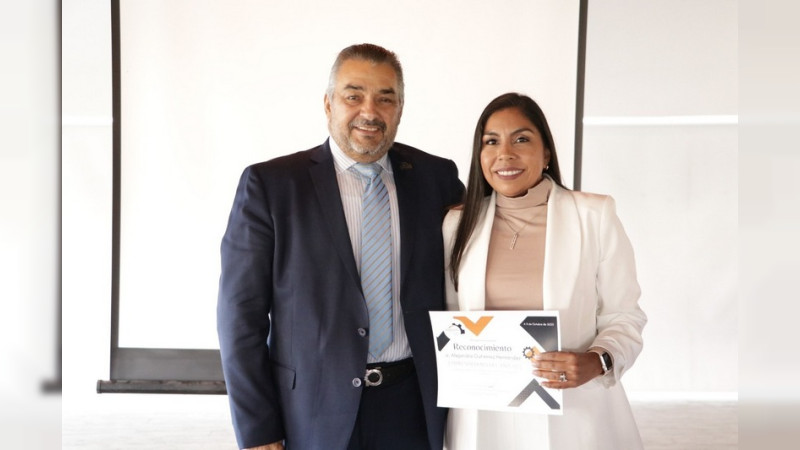 AMIQRO reconoce a la empresaria, ejecutiva y emprendedora 2022