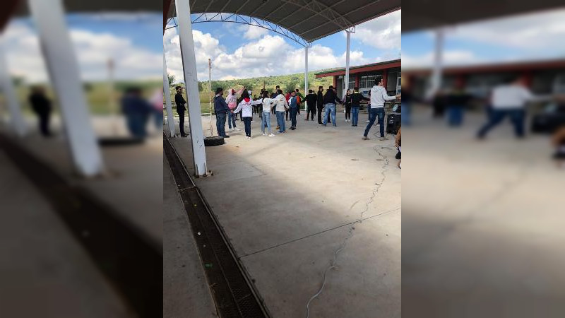 Fomenta Cecytem valores cívicos y culturales a estudiantes del Cemsad 44 Galeana