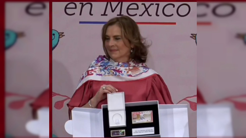 Gutiérrez Müller entrega regalos a Chile por los 100 años del arribo de Gabriela Mistral a México   