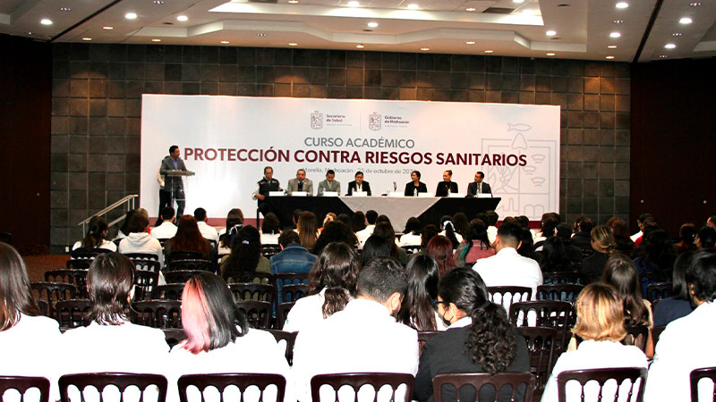  Secretaría de salud de Michoacán capacita contra riesgos sanitarios a estudiantes de medicina 