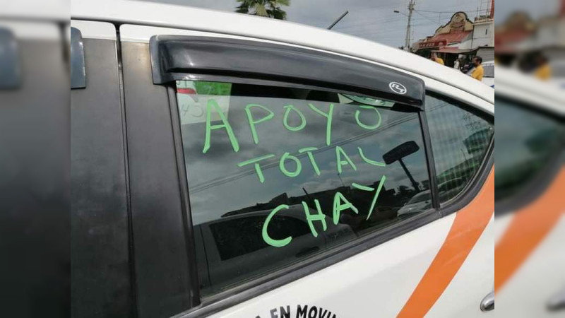 Con bloqueos, taxistas de Lázaro Cárdenas exigen restituir a la delegada de Cocotra