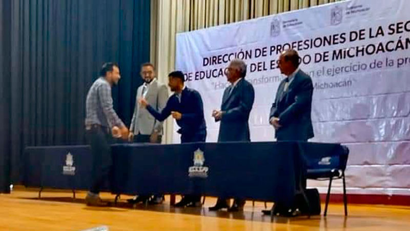 Entrega Universidad Intercultural Indígena de Michoacán 79 títulos y cédulas rezagadas desde 2018 