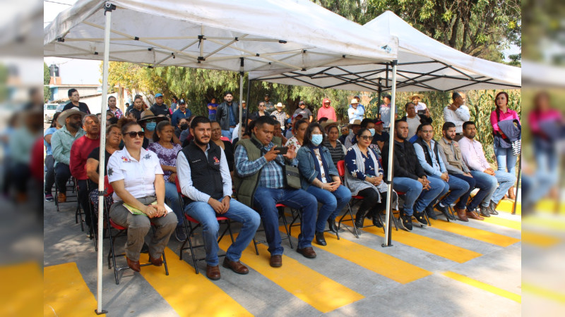 Inaugura Bladimir González obra vial en colonia Independencia de Tarímbaro