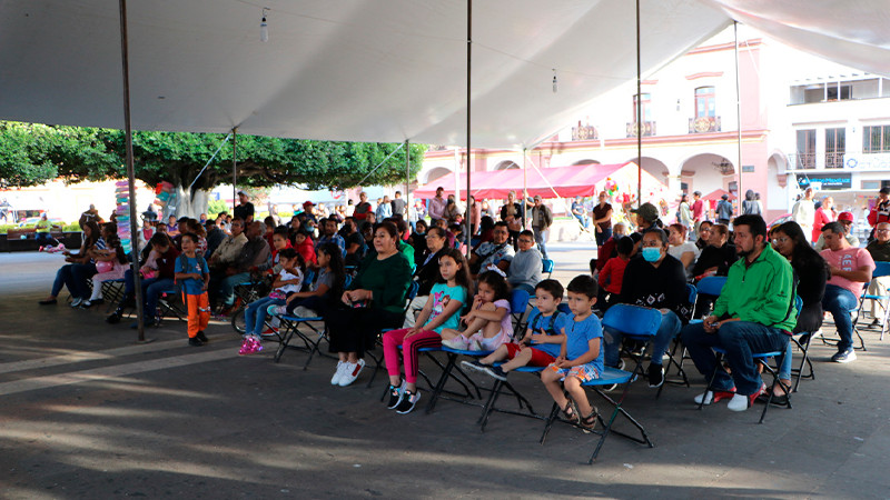 Ayuntamiento de Ciudad Hidalgo ofrece espectáculo para las familias 