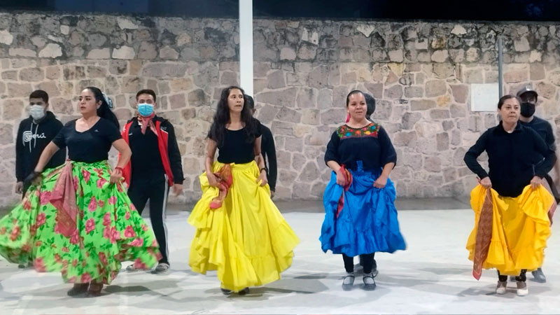 Con compromiso, maestros alistan presentación del Ballet Folklórico de la Secretaría de Educación Michoacán 