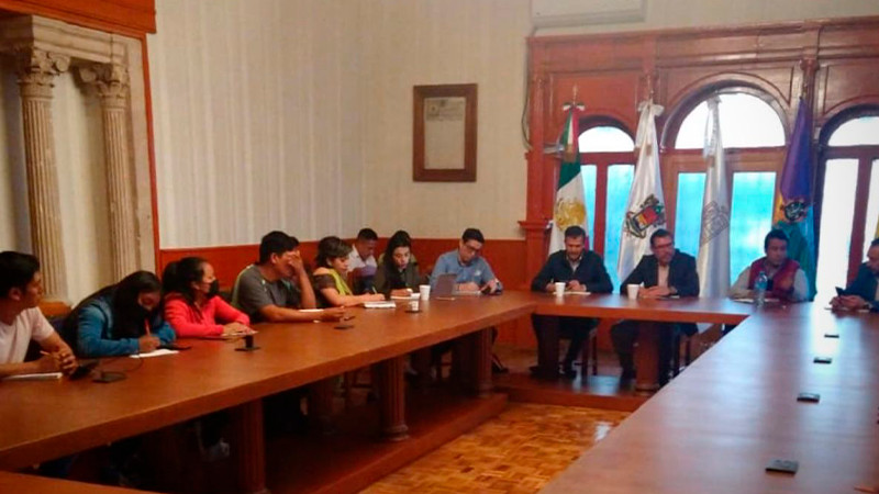 Atiende Segob y Secretaría de Educación de Michoacán a egresados normalistas del sector indígena 