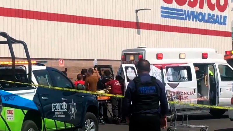 Reportan 2 muertos por balacera en estacionamiento de tienda Costco de Puebla 
