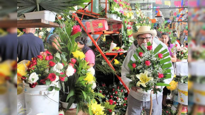 Por el Día de Muertos, los mercados están convertidos en florestas