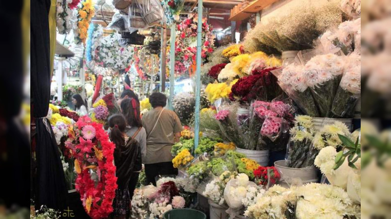 Por el Día de Muertos, los mercados están convertidos en florestas
