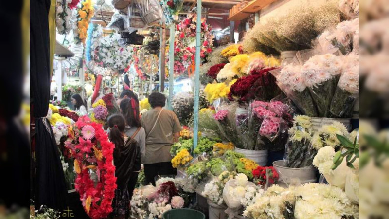 Por el Día de Muertos, los mercados están convertidos en florestas