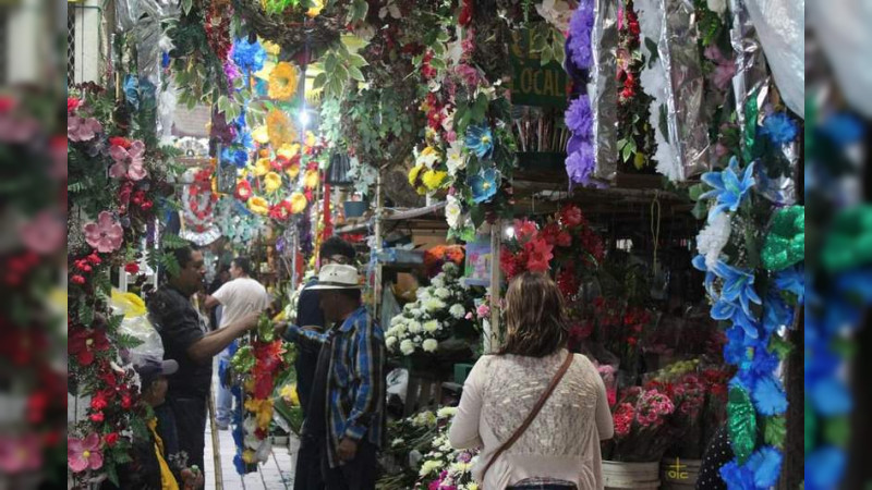 Por el Día de Muertos, los mercados están convertidos en florestas