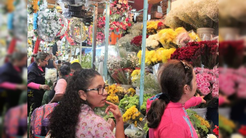 Por el Día de Muertos, los mercados están convertidos en florestas
