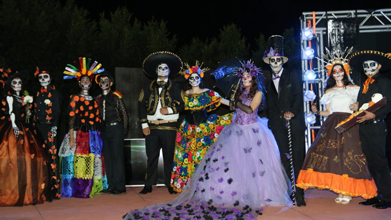 Concurso de Catrinas y Catrines se llevó acabo en Ciudad Hidalgo, Michoacán 