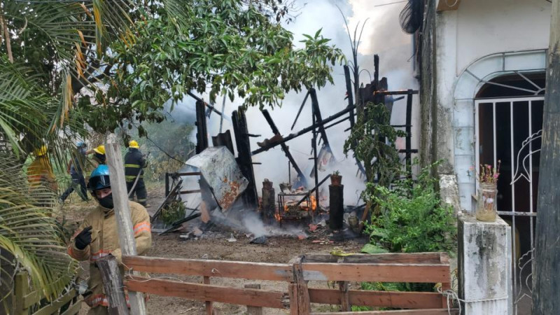 Hombre apuñala a su pareja e incendia la casa que habitaban, en Morelia 