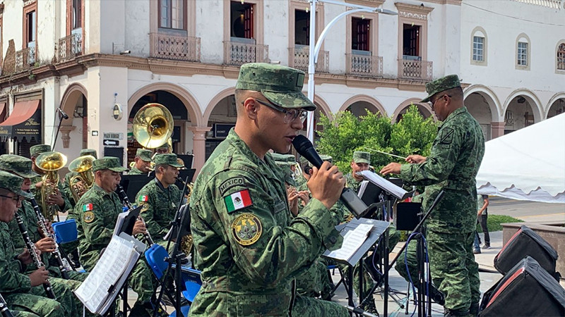 En el marco de los 100 años de la Elevación de Ciudad Hidalgo, se presento la Banda Musical de la XII Región Militar de Guanajuato