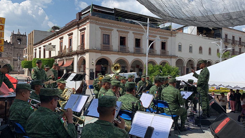 En el marco de los 100 años de la Elevación de Ciudad Hidalgo, se presento la Banda Musical de la XII Región Militar de Guanajuato