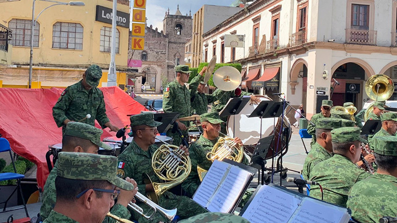 En el marco de los 100 años de la Elevación de Ciudad Hidalgo, se presento la Banda Musical de la XII Región Militar de Guanajuato