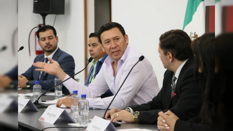 Capacitan a regidoras y regidores en Querétaro para apoyar en asuntos jurídicos migratorios