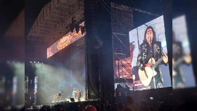 "La Bukimanía" revienta en el Estadio Venustiano, en Morelia