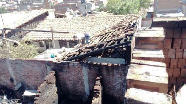 Cuantiosos daños materiales tras incendio en talleres de Quiroga, Michoacán  