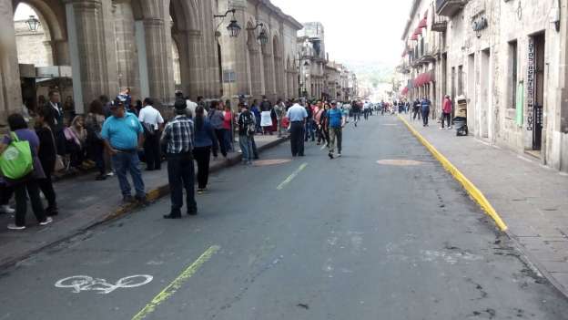 SAT continúan con normalidad, pero docentes bloquean vialidades  