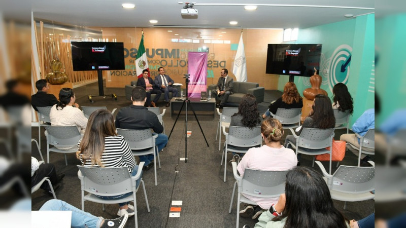 Presentan el libro "Contratos básicos en tu empresa" en la Sedeco