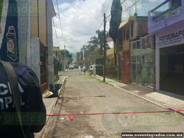 Asesinan a transeúnte en calles de Zamora, Michoacán - Foto 1 