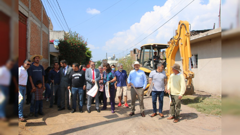 Arrancan trabajos de Pavimentación en Calle Providencia colonia Fabrica la Virgen: Ciudad Hidalgo 