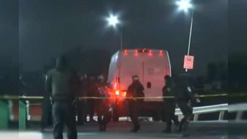 Policías discuten en baño de gasolinera y se matan a balazos, en CDMX 
