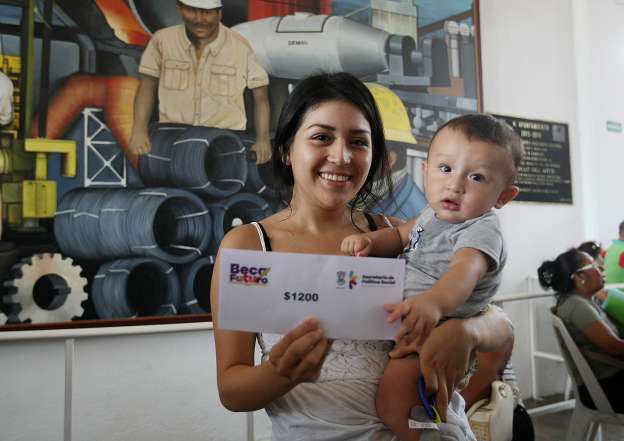 Beca Futuro: se han entregado 27 mil apoyos en la primera etapa  