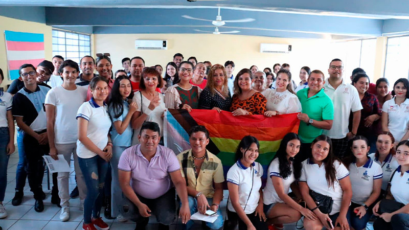 Realiza Sedebi tercera entrega de apoyos a personas de la población LGBTTTIQ+ 