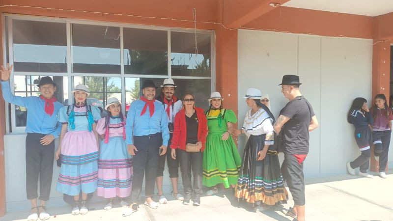 Estudiantes del Cecytem Maravatío estrechan lazos culturales con Colombia