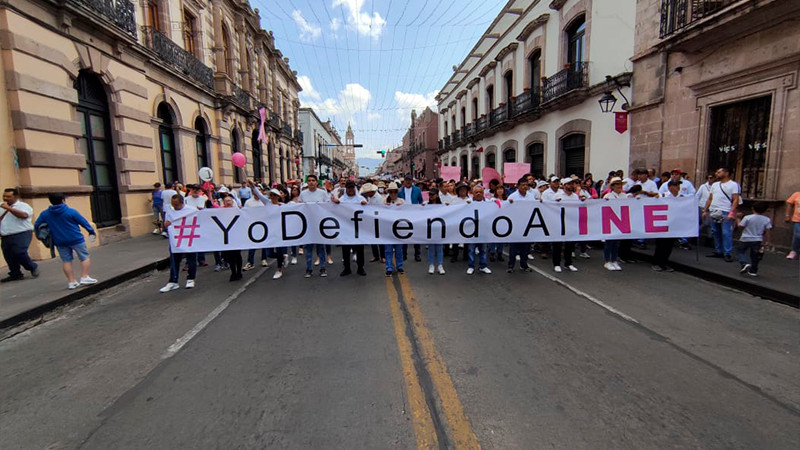 En miles se calculan los asistentes la marcha en defensa del INE en Morelia 