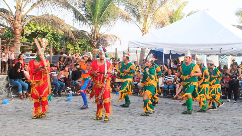  Estudiantes del Cecytem, de los planteles de la Sierra Costa, participaron en aniversario de campamento tortuguero