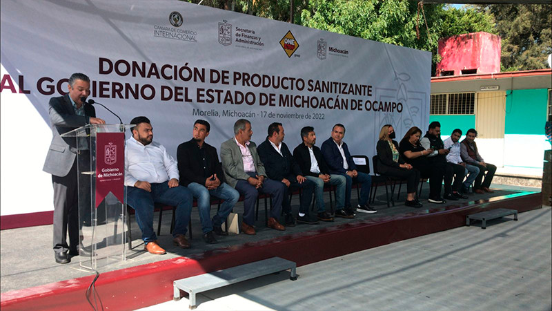 Gobierno de Michoacán recibe donación de cinco camiones con sanitizante