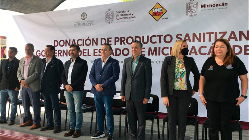 Gobierno de Michoacán recibe donación de cinco camiones con sanitizante