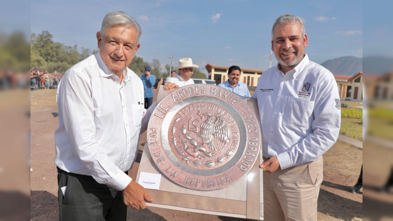 Bedolla y AMLO inauguran Universidad para el Bienestar en Pajacuarán