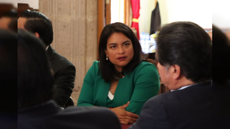 Congreso de Michoacán abre diálogo histórico con sector educativo y escucha sus necesidades: Eréndira Isauro 