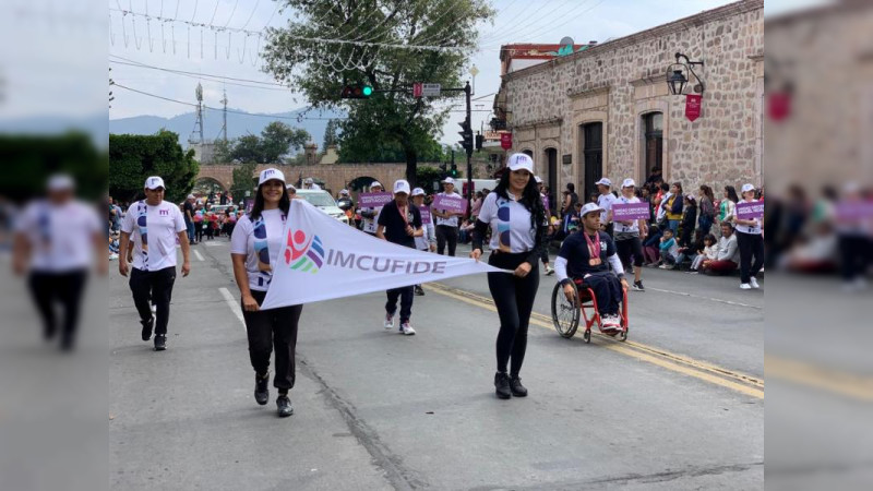 Participan medallistas de Juegos Paranacionales, en desfile cívico de Morelia