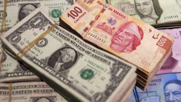 Cierra dólar hasta en 19.25 pesos en bancos, sube 60 centavos por Reino Unido 