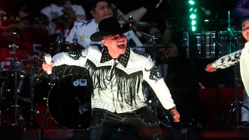 Abuchean a Grupo Firme en el medio tiempo de la NFL 