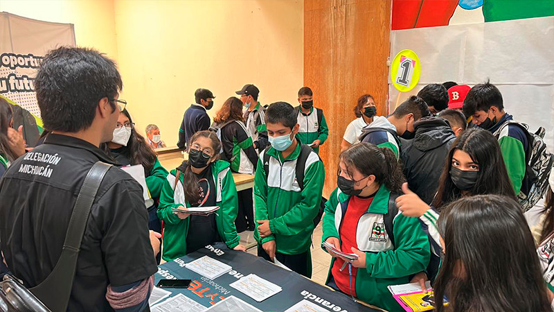 Acerca Cecytem su oferta educativa a jóvenes de secundaria 