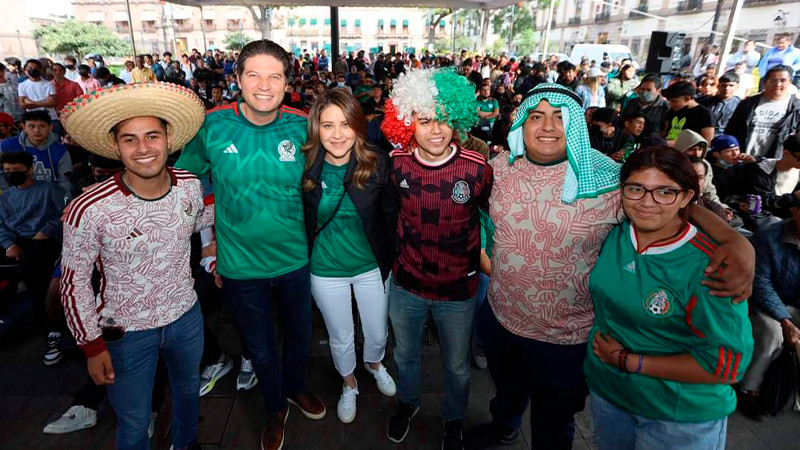 Cientos de morelianas y morelianos disfrutaron del partido de la Selección Mexicana en la Plaza Melchor Ocampo